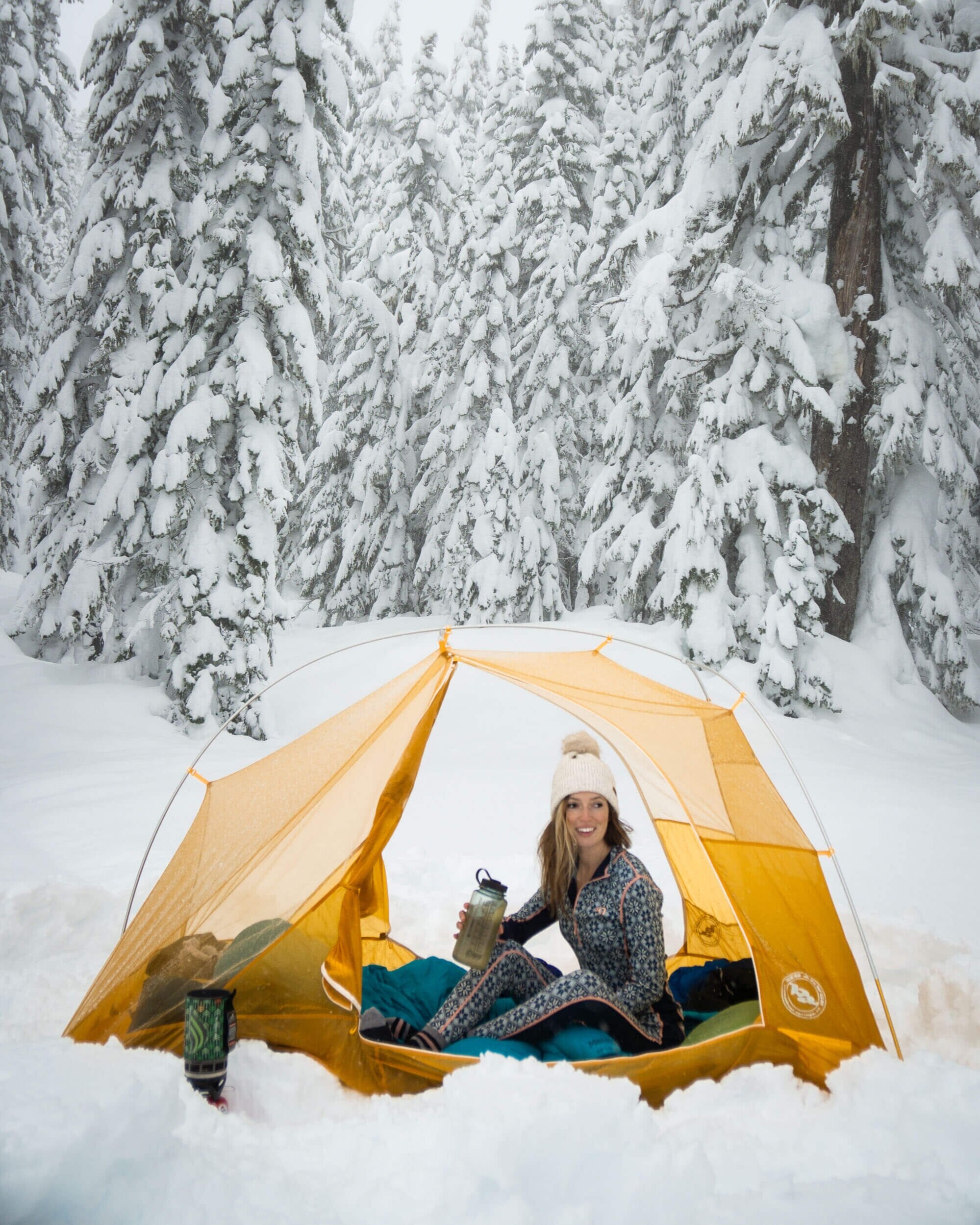 Палатка в снегу