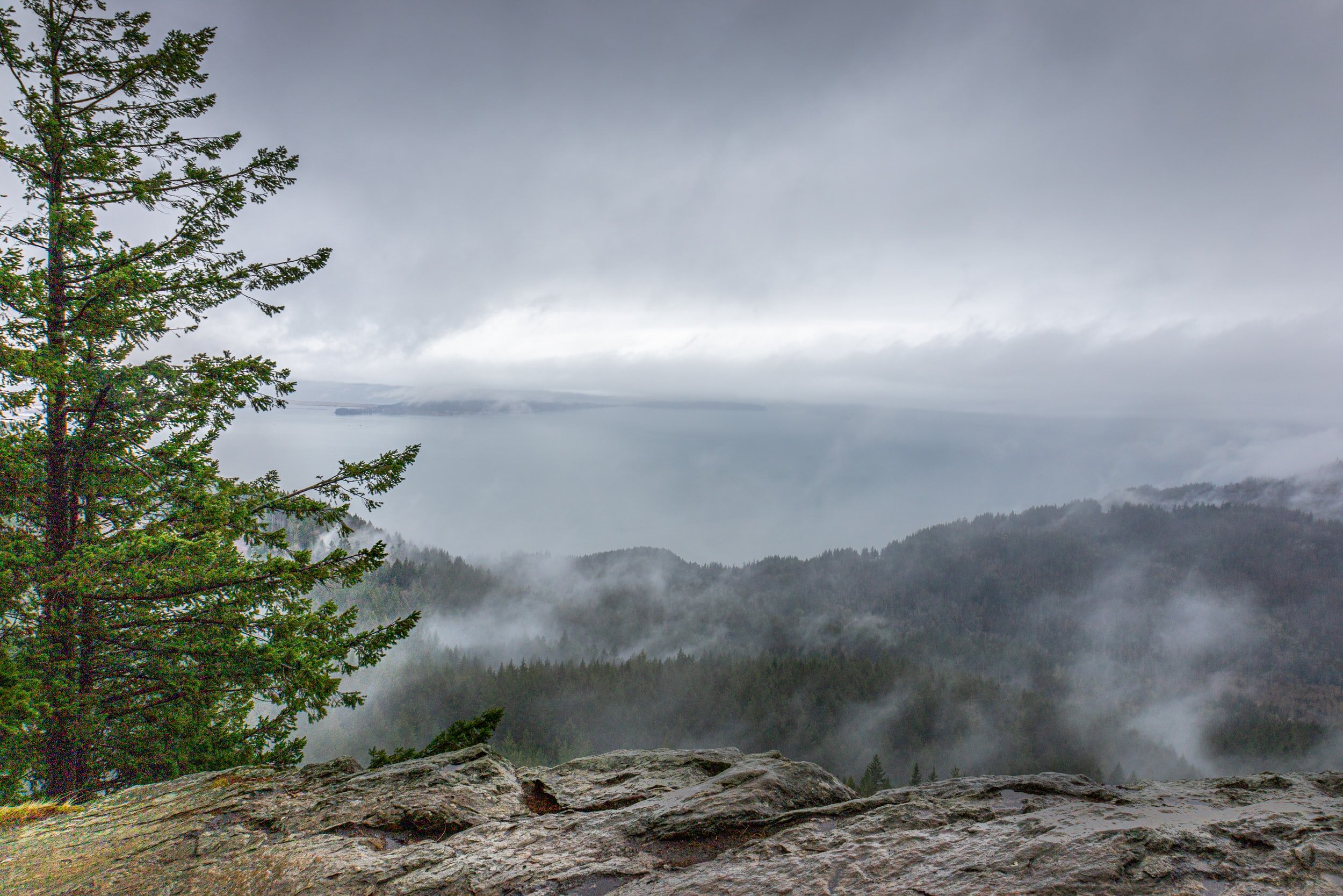 Views from Oyster Dome on a moody day. Photo by: Jasper Gronewold
