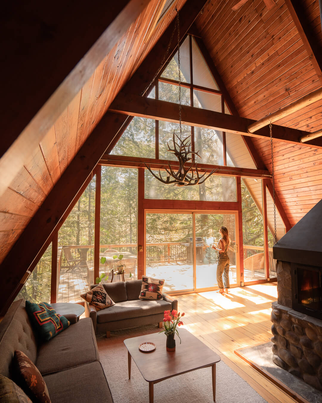 These Mountain Lodges & Cabin-Inspired Interiors Will Give You