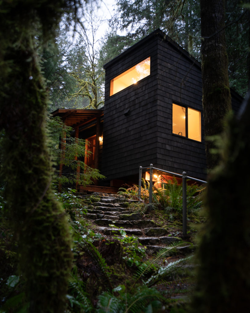 exterior of the Hygge Hus pacific northwest cabin rental